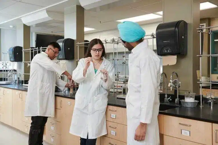 Manitoba Üniversitesi, Araştırma Laboratuvarı